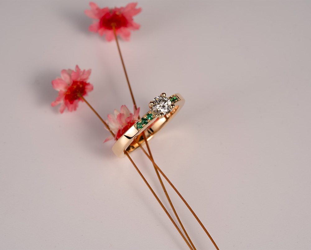 Solitaire Diamant Emeraudes - Or jauneune