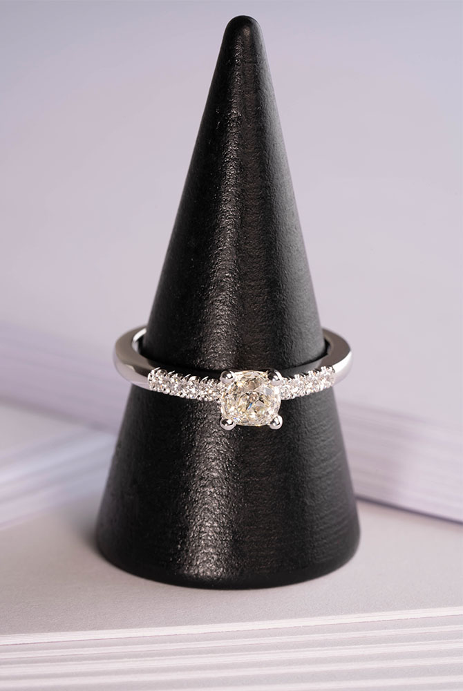 Solitaire "Contemporain" - Diamant Jonquille & Or blanc