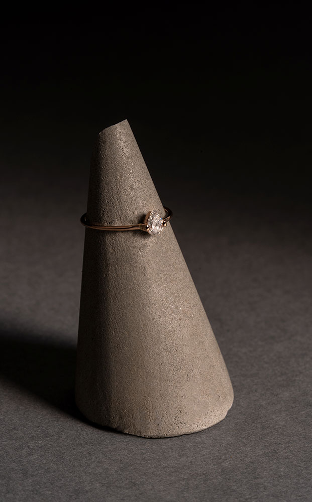 Solitaire "Fin" - Diamant Poire & Or rose