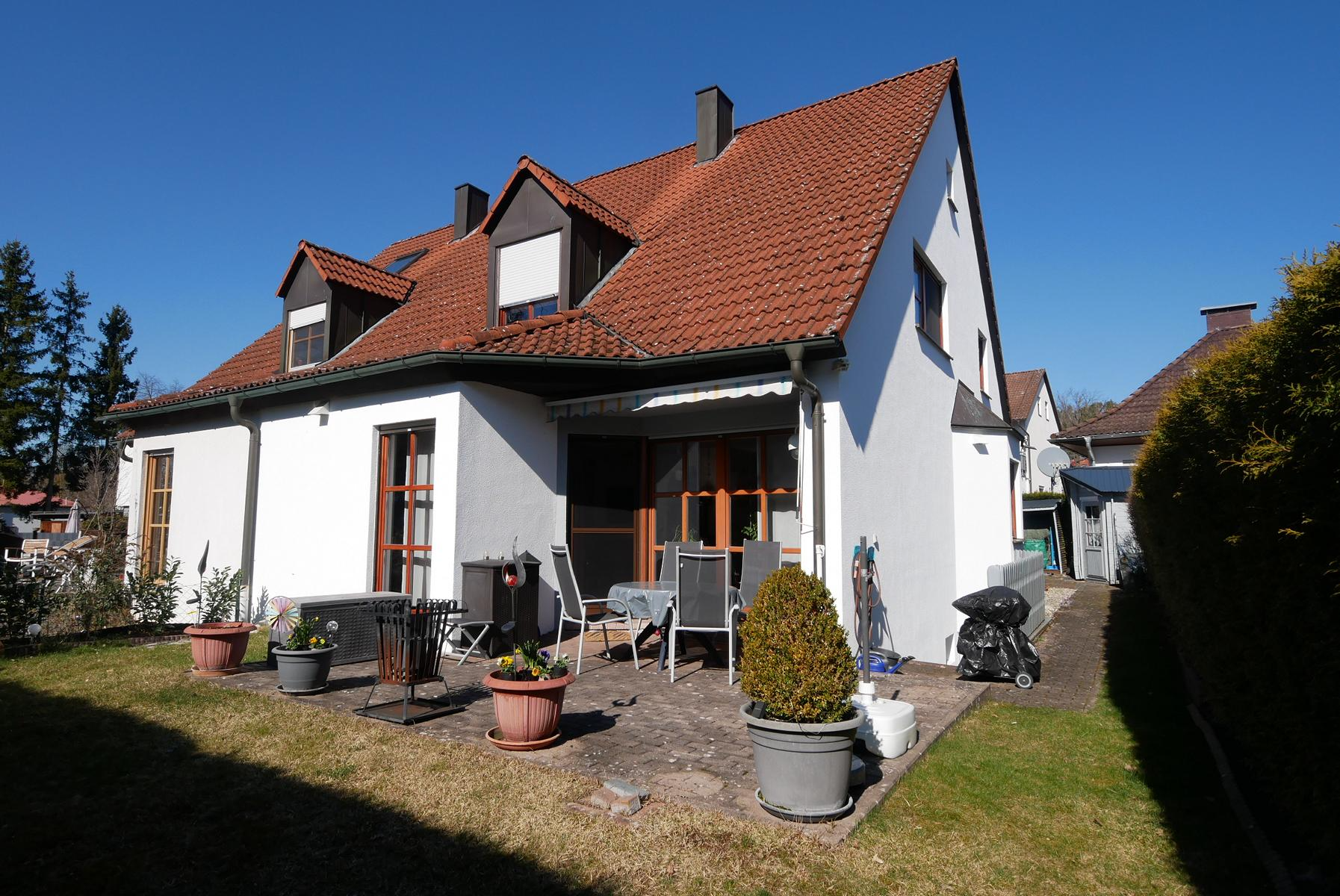 {{REF3_ART}} in {{REF3_ORT}}