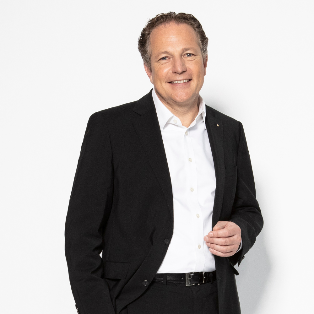 {{MAKLER_NAME}}, {{MAKLER_ROLLE}} {{FIRMA_NAME}}