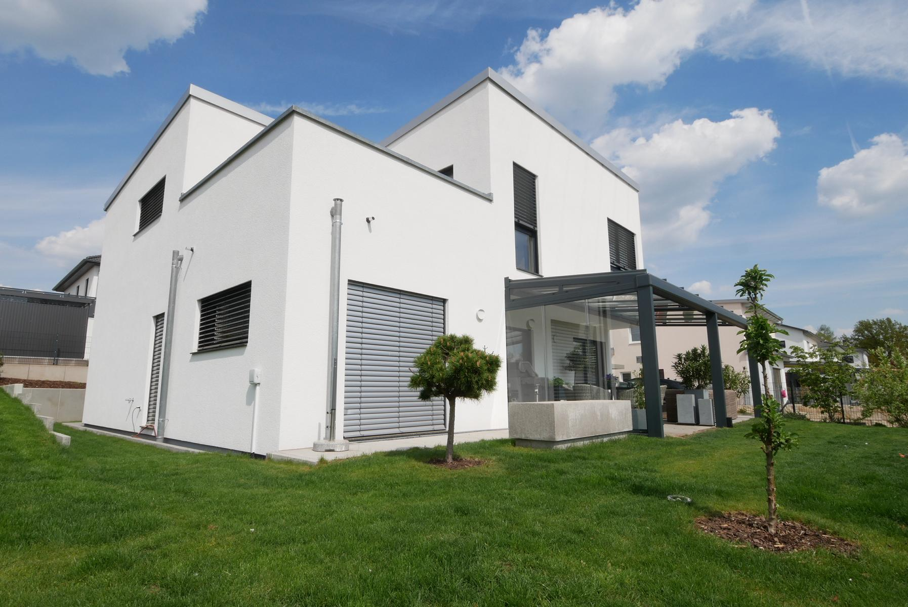 {{REF2_ART}} in {{REF2_ORT}}