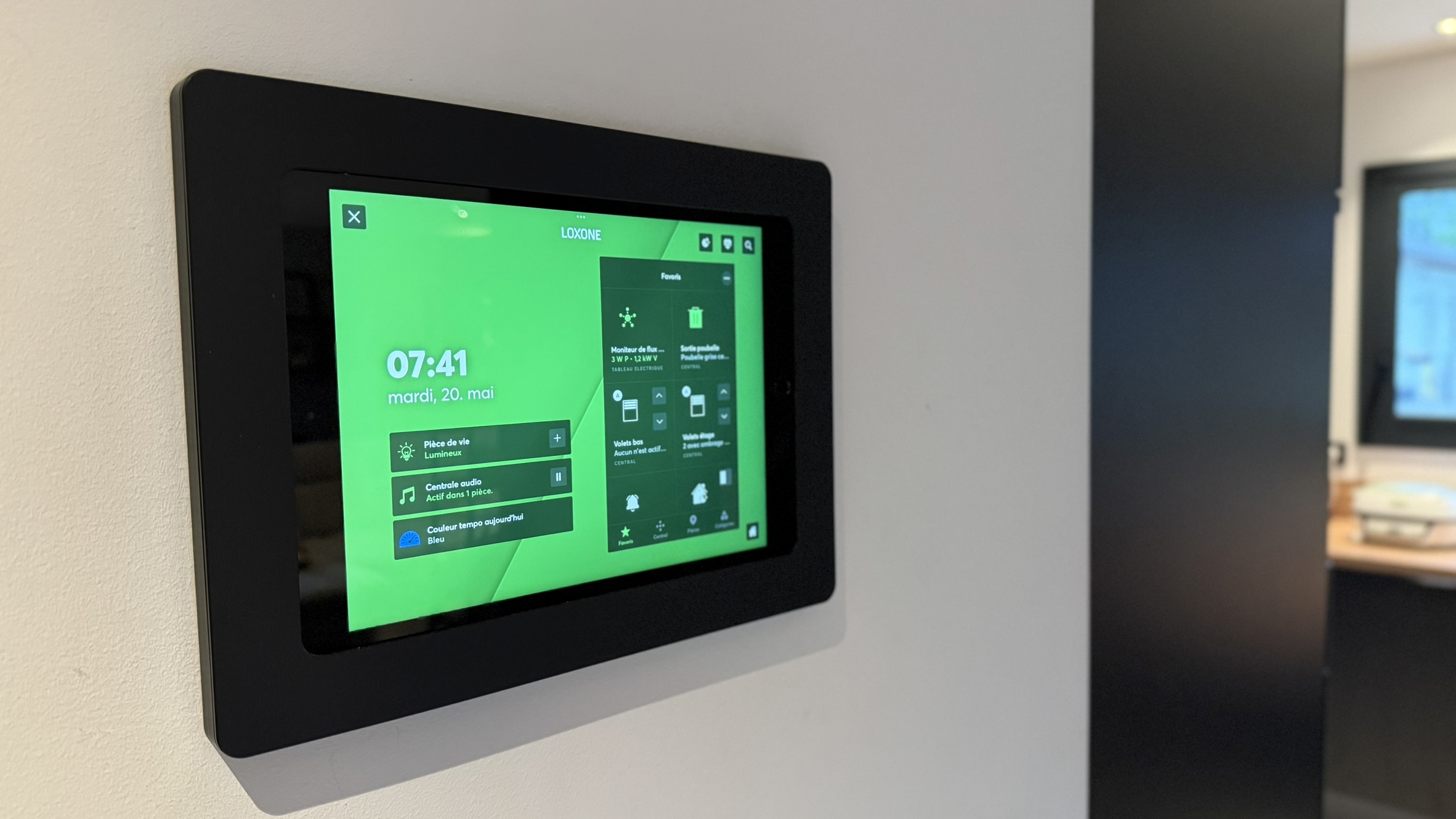 Contrôle de l'ensemble des fonctionnalités du bâtiment depuis une tablette ©Loxone