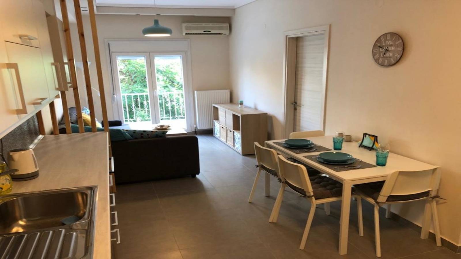 Rooms for rent in 2-bedroom apartment 