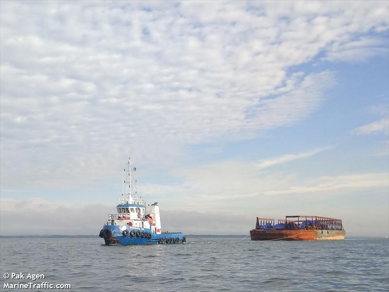 tug boat operation
