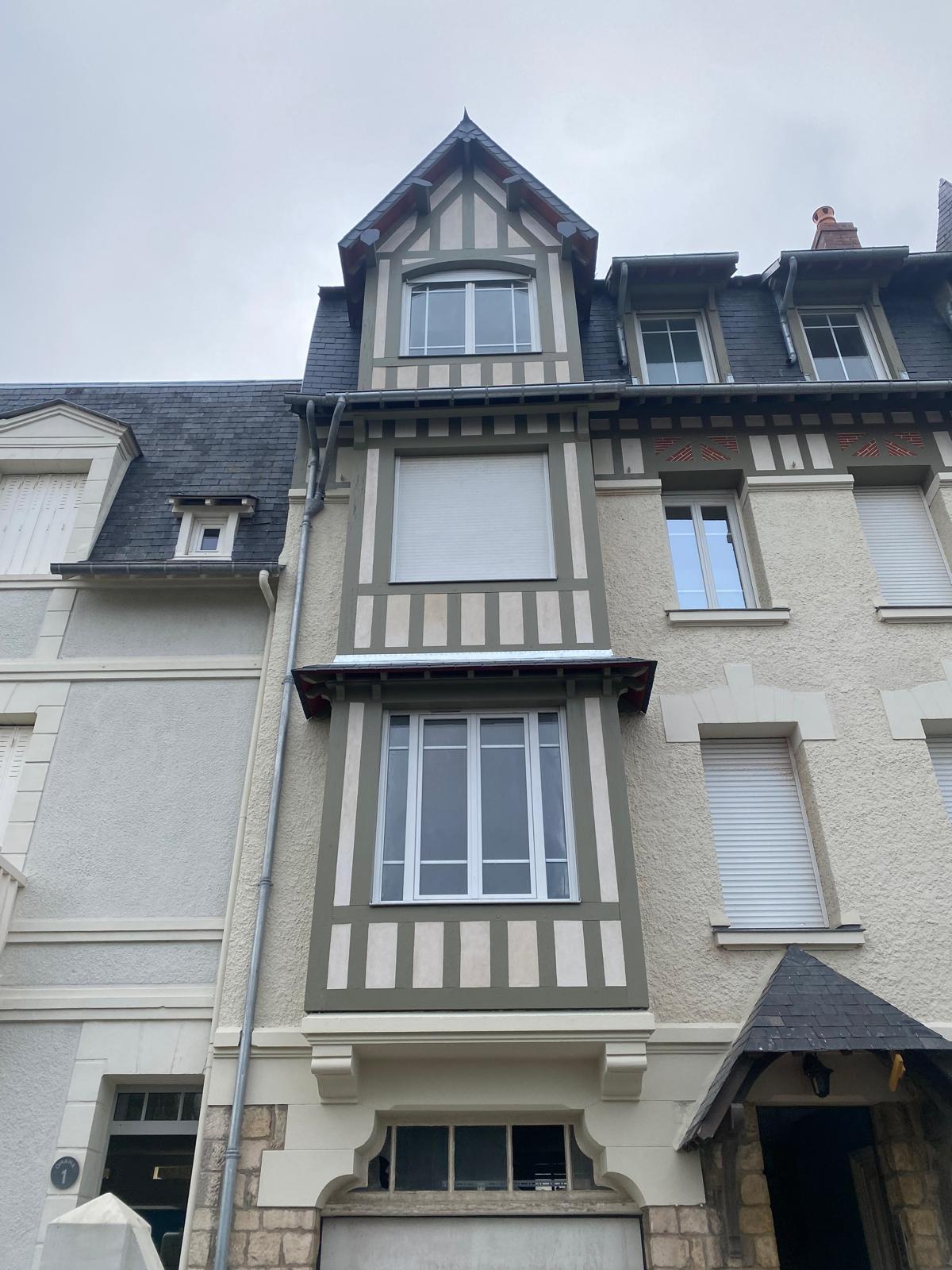 Façade Bow Window