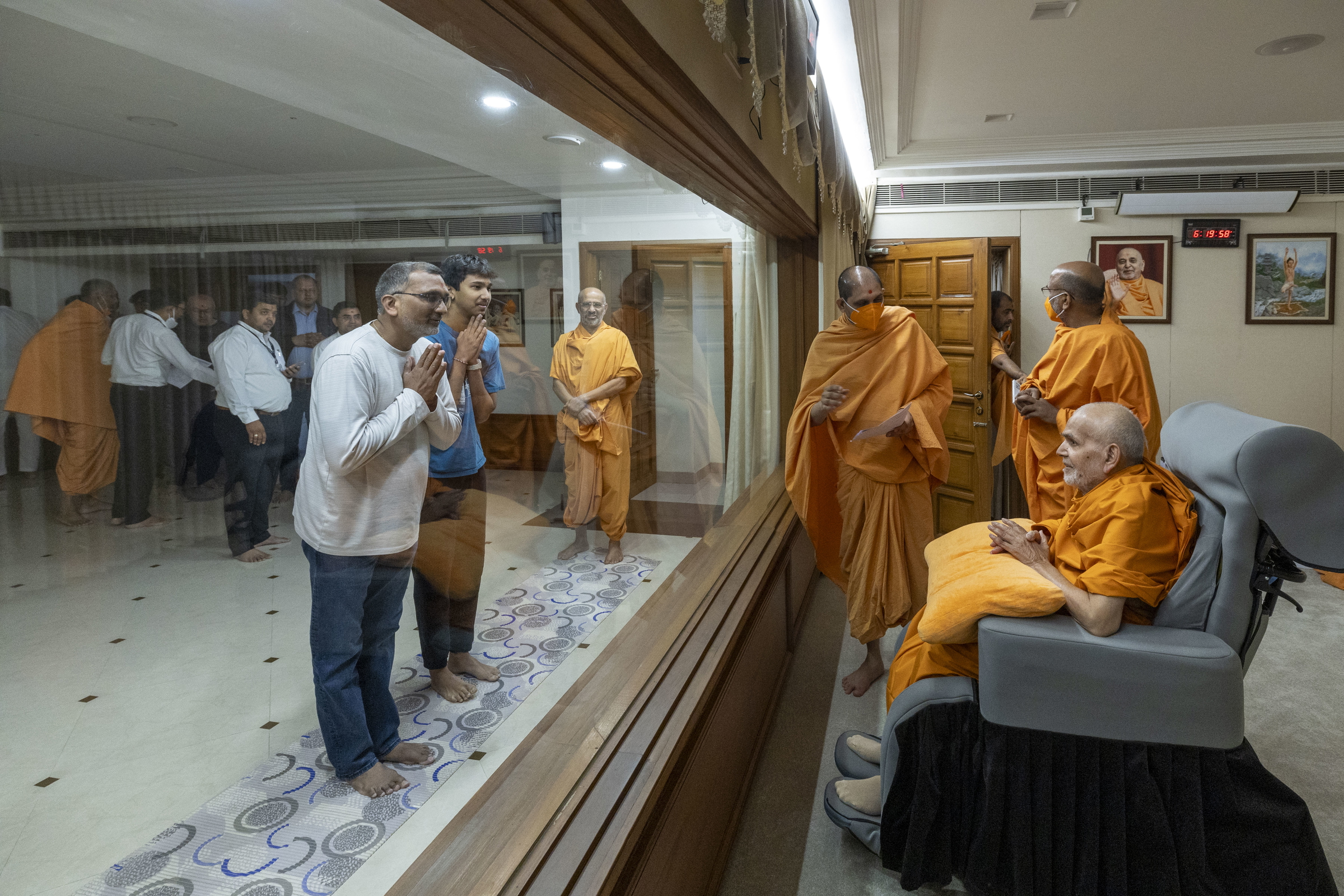 HH Mahant Swami Maharaj Blessing The Author