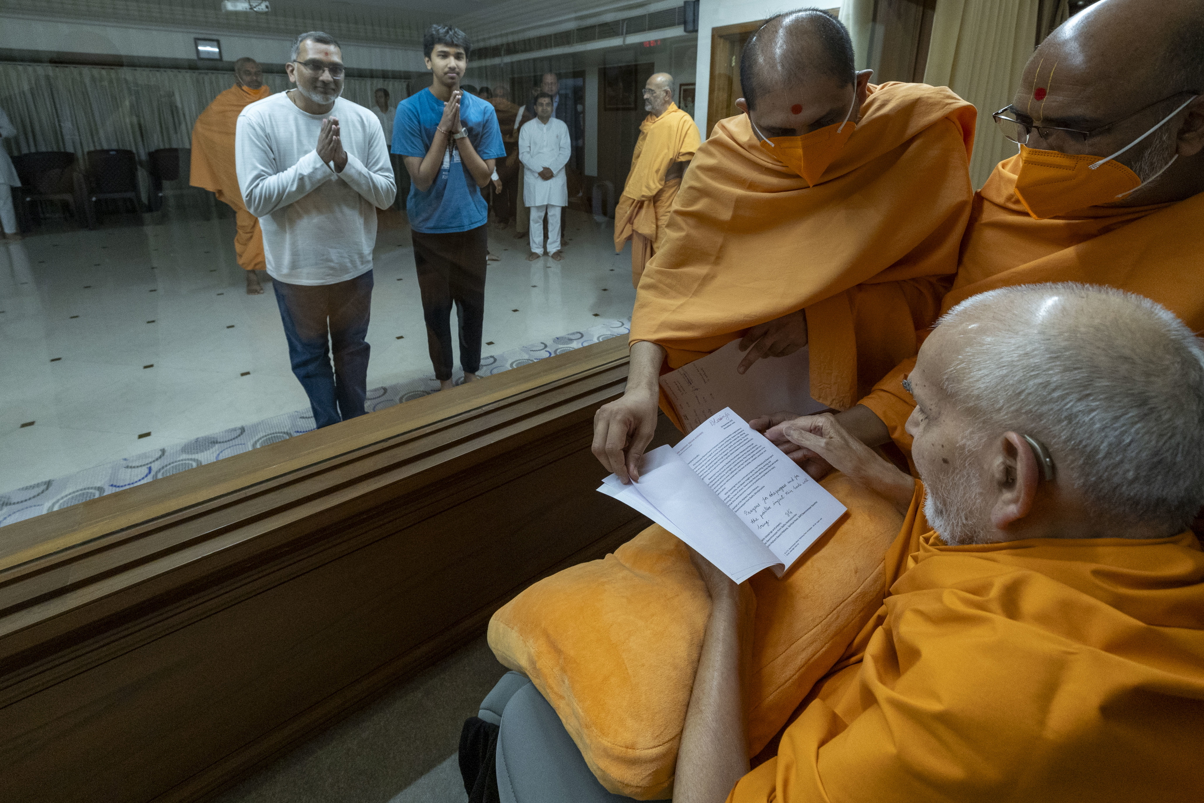 HH Mahant Swami Maharaj Blessing The Book
