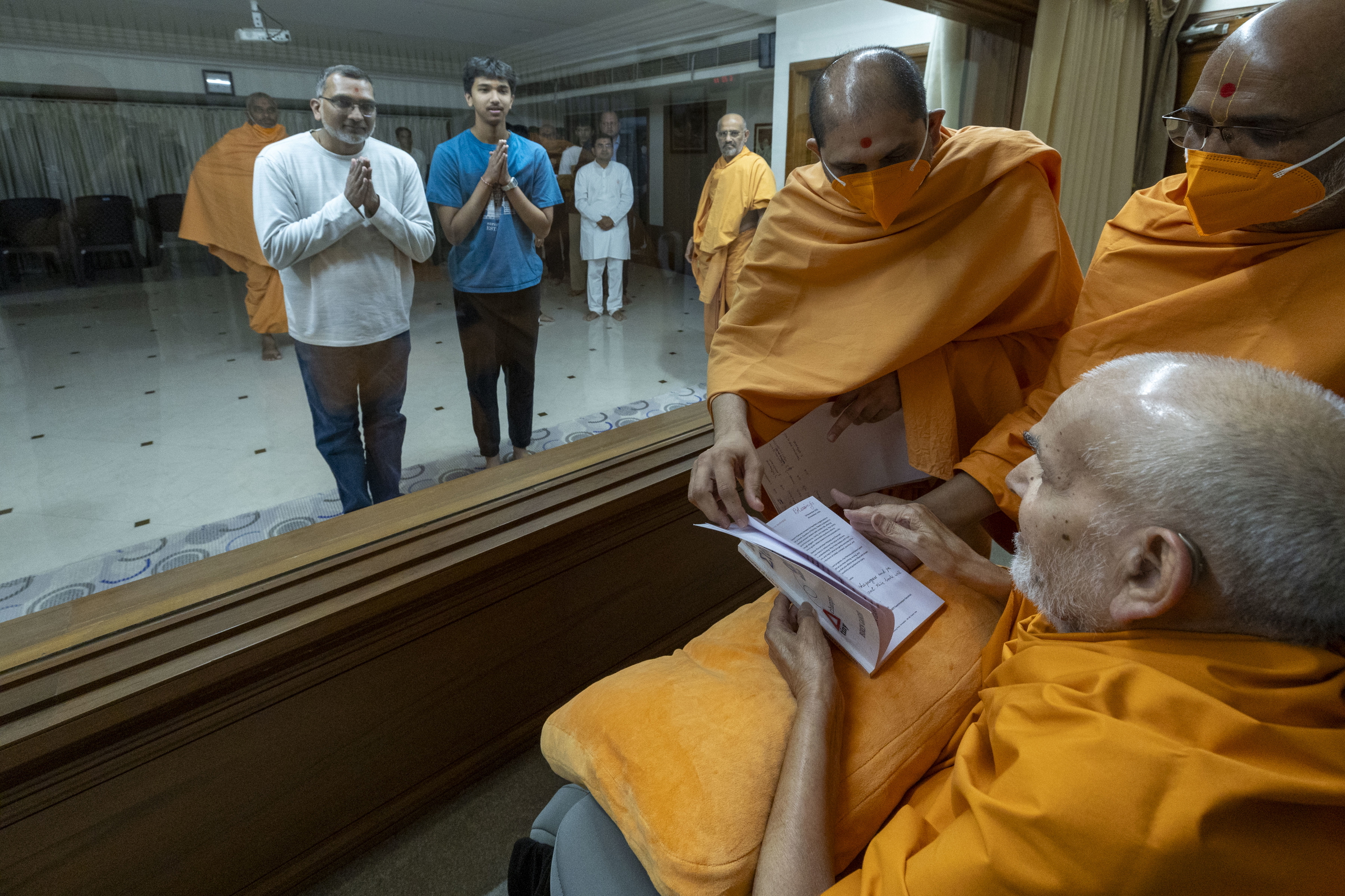 HH Mahant Swami Maharaj Blessing The Book and The Author