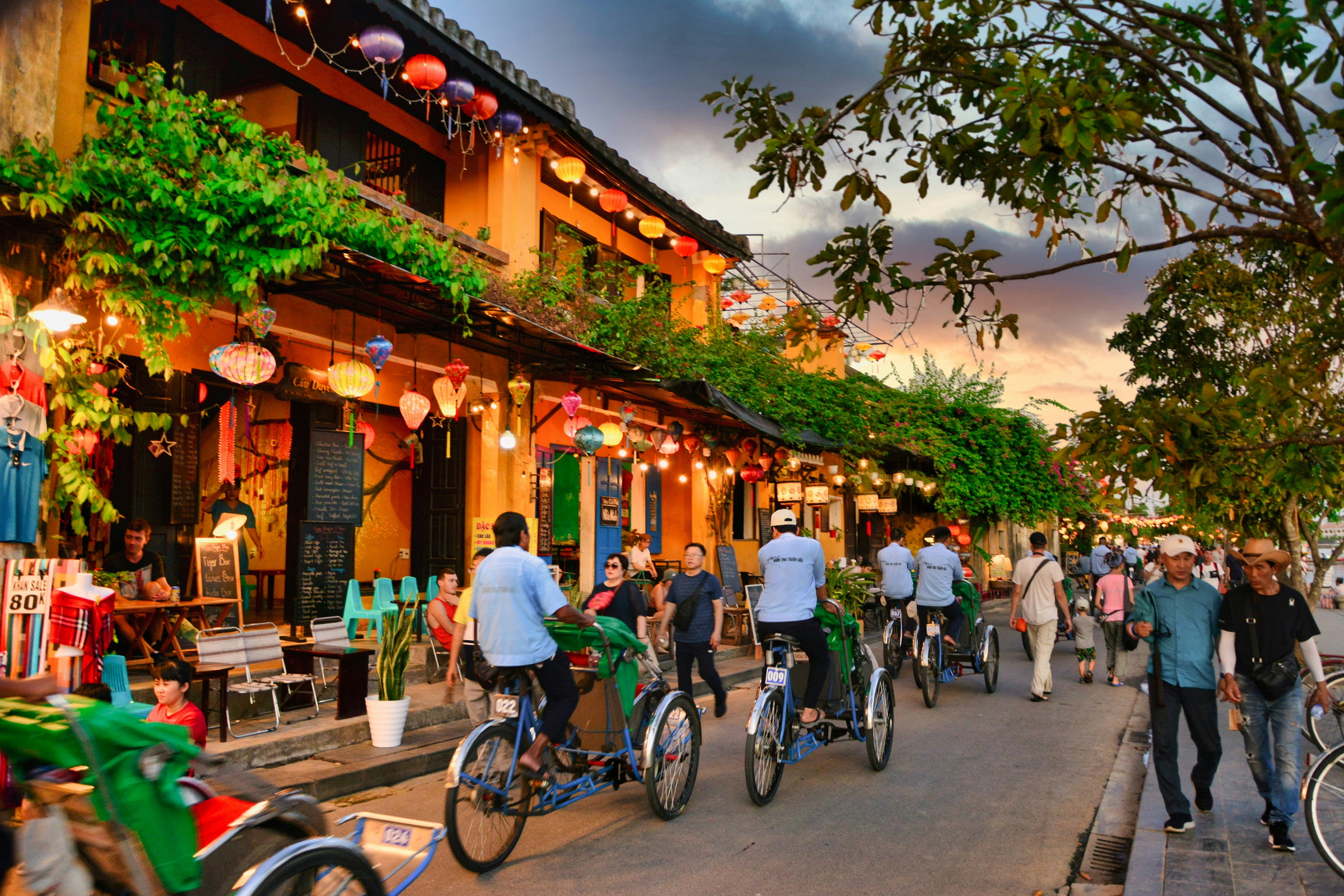 Ruelles historiques de Hoi An, immersion douce dans le centre ancien lors d’un voyage au Vietnam