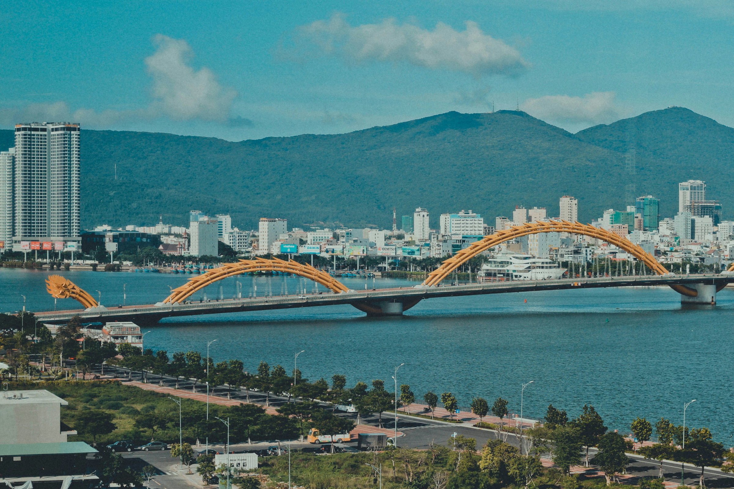 Pont du Dragon à Đà Nẵng, inspiration moderne pour un itinéraire Vietnam personnalisé