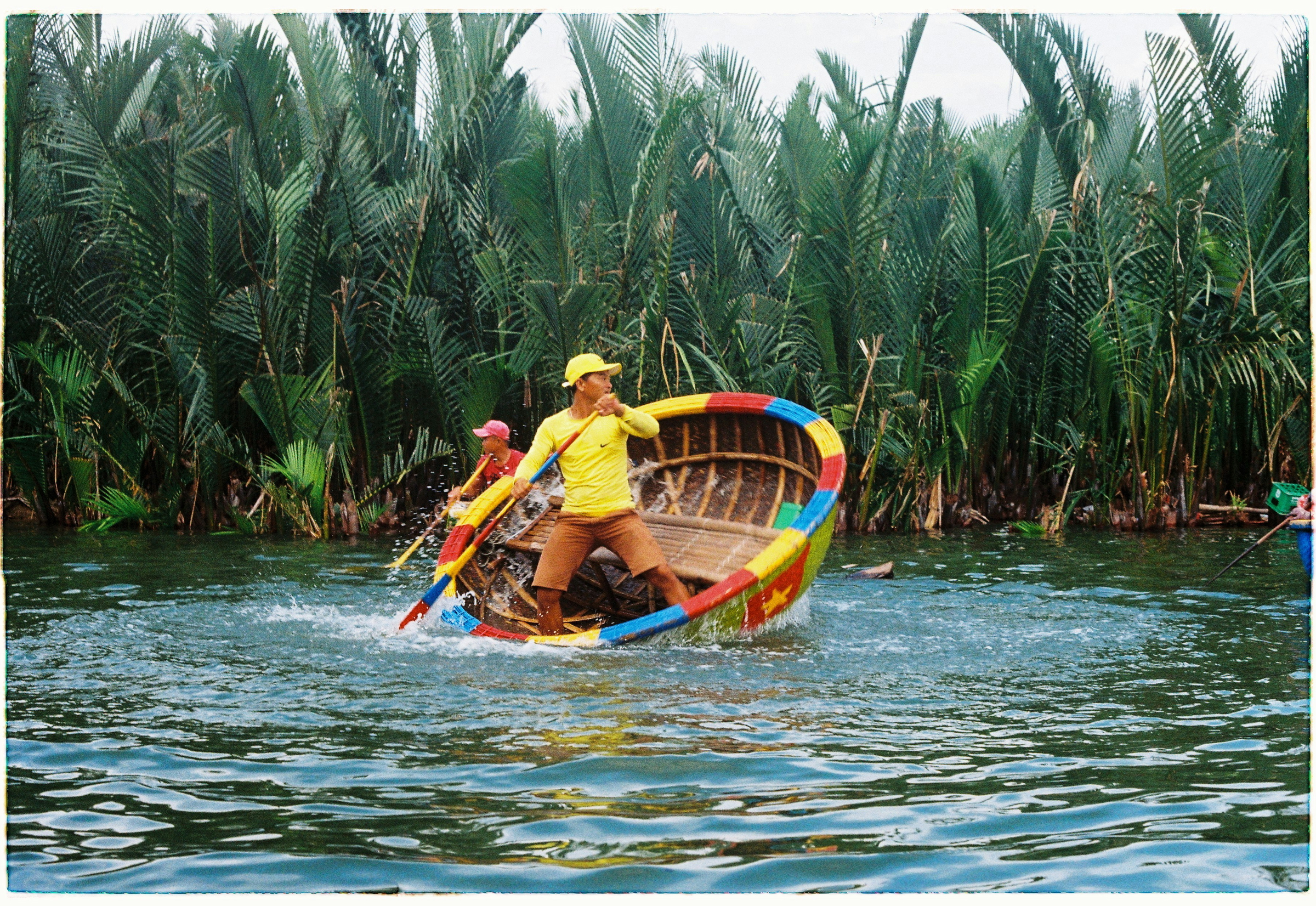 Balade en coconut boat à Hoi An, une activité typique intégrée au carnet de voyage personnalisé VietNomads