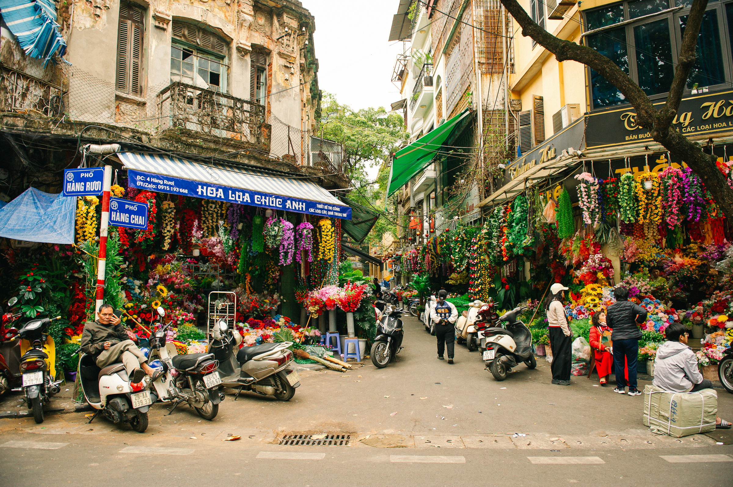 Rue animée de Hanoï, symbole d’un Vietnam authentique pour un itinéraire sur mesure avec VietNomads