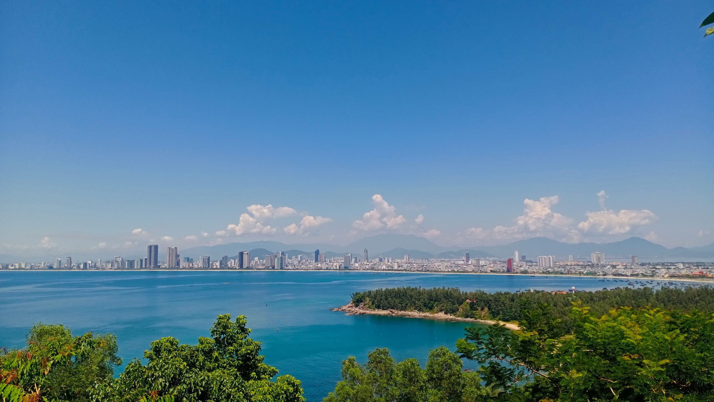 Panorama sur Danang entre mer et modernité, étape équilibrée dans un voyage sur mesure