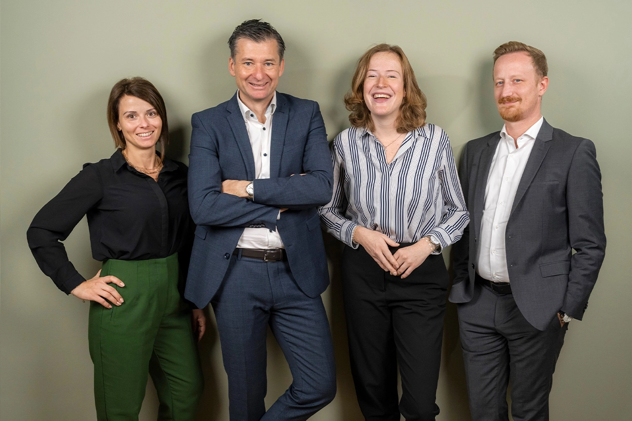 Makle der mit den Käufern die Verträge durchgeht