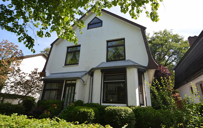 {{REF3_ART}} in {{REF3_ORT}}