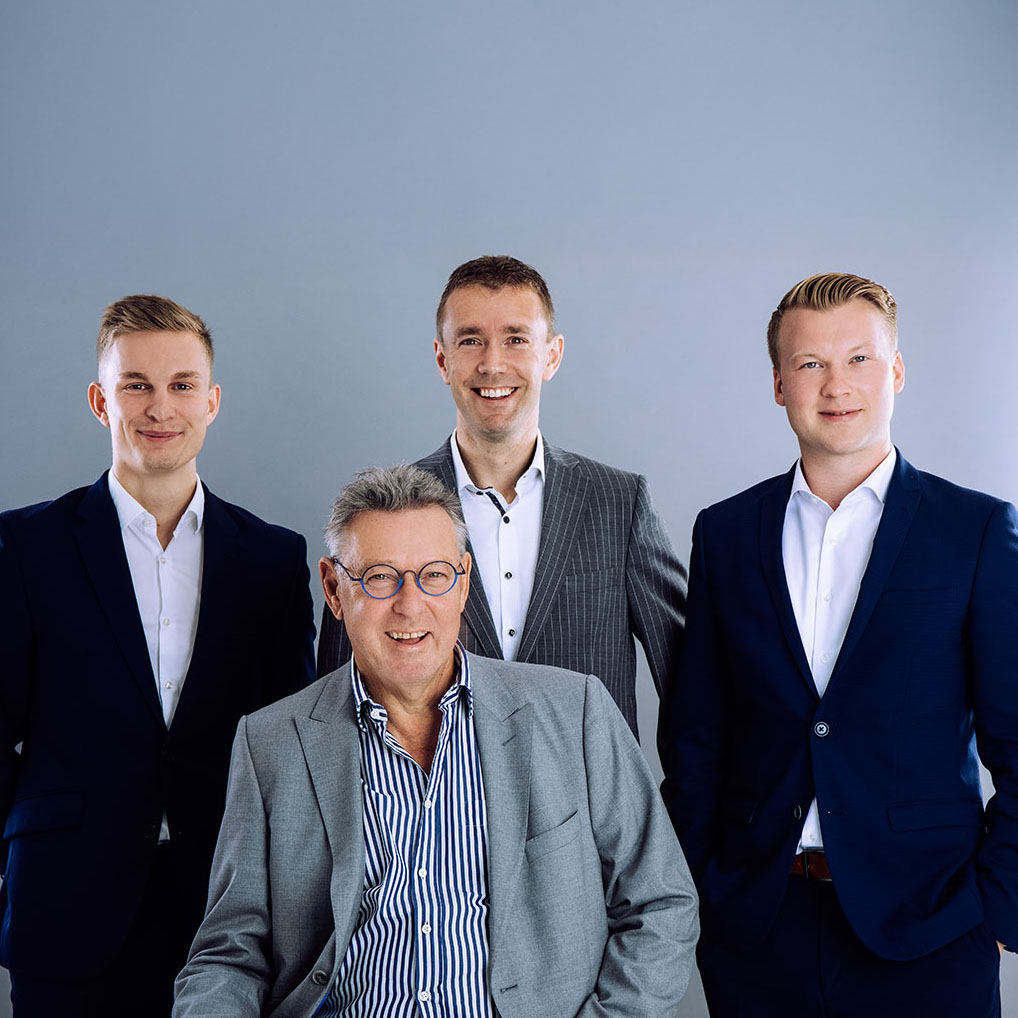 {{MAKLER_NAME}}, {{MAKLER_ROLLE}} {{FIRMA_NAME}}